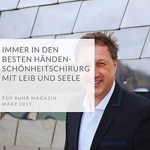 Der Plastische Chirurg Dr. Karl Schuhmann vor silbernem Hintergrund