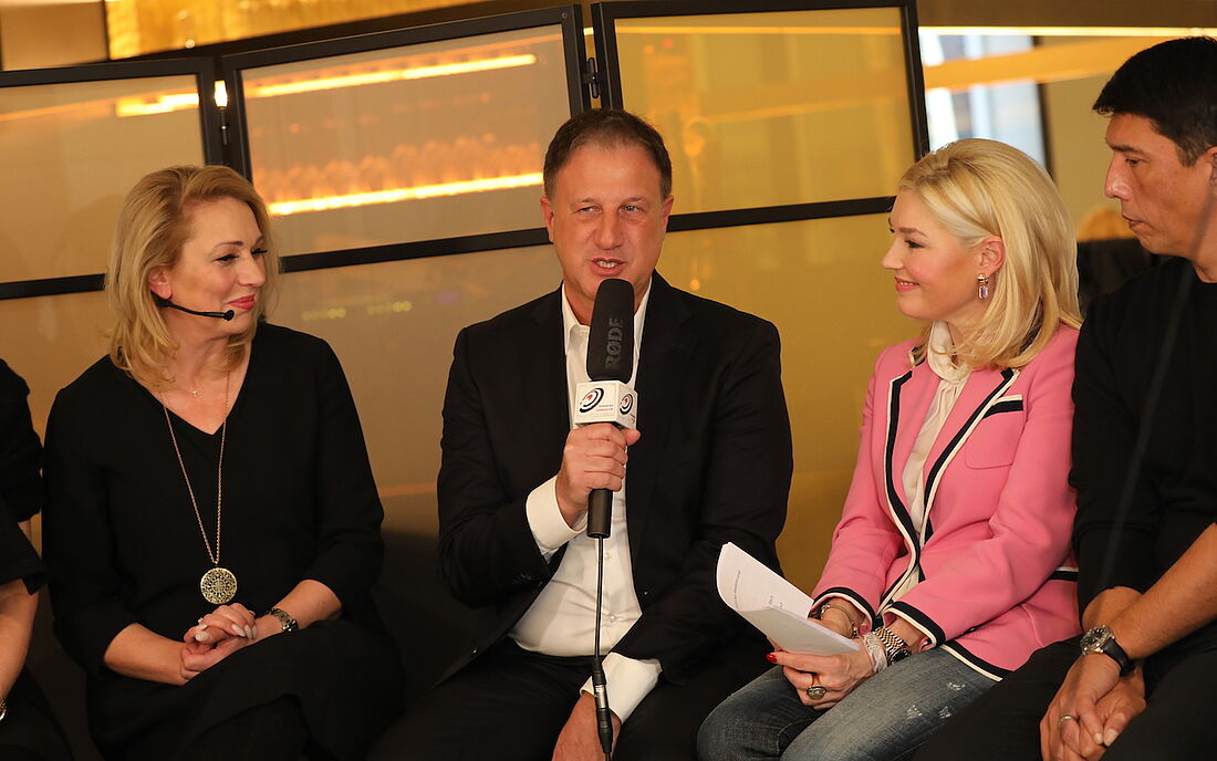 beauty Trends in der Plastischen Chirurgie - Dr. Karl Schuhmann Woman-Talk-by-International-Women-TV-Kathrin-Weise-Walhoefer-Dr.-Karl-Schumann-Petra-Dieners_.jpg