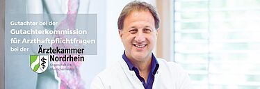 Dr. Karl Schuhmann in weißem Kittel mit Hinweis zu seiner Gutachtertätigkeit