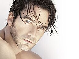 Schönheit für Männer | Dr. Karl Schuhmann Gesicht Mann mit braunen Haaren
